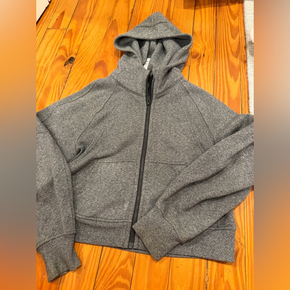 Heather grey womens lululemon scuba! Xs/s amazing condition